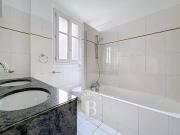 Appartement à louer 5 Pièces 128 m2 / 1378 sq ft Paris 4...