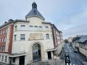 Appartement à rafraichir dans un bel immeuble en pierre...