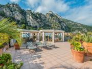 Appartement au dernier étage dans résidence proche Monaco
