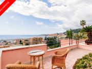 Appartement avec grande terrasse, vue mer et vieille...
