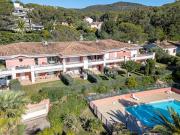 Appartement avec piscine en bord de mer