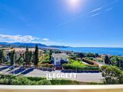 Appartement avec piscine en bord de mer