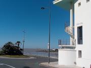 Appartement avec terrasse en bord de mer