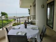 Appartement avec terrasse en bord de mer