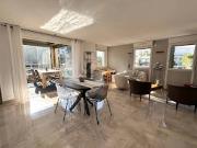 Appartement avec terrasse et piscine