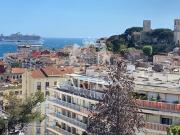 Appartement bourgeois avec belle vue dans une rue calme