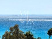 Appartement contemporain avec piscine en bord de mer