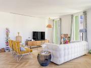 Appartement contemporain avec terrasse en bord de mer