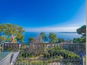 Appartement dans un beau palais avec la vue...