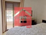 Appartement de luxe au balcon sur la rue