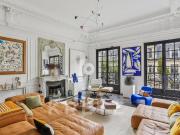 Appartement de réception en dernier étage avec balcons...