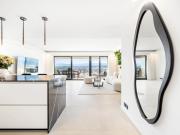 Appartement dernier étage surplombant la ville,...