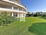 Appartement d'exception en rez de jardin avec vue mer