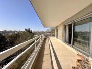 Appartement en dernier étage avec terrasse et vue Tour...