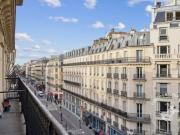 Appartement en étage élevé avec balcon Faubourg Montmartre