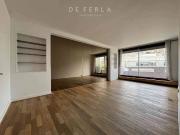 Appartement en étage élevé avec balcon Paris XVème