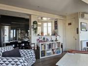 Appartement entièrement rénové avec 2 balcons et chambre...