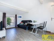 Appartement lumineux au dernier étage dans une ruelle du Vie