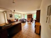 Appartement lumineux avec terrasse, jardin et parking...