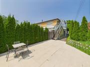 Appartement meublé avec terrasse à 2 pas de lONU calme,...