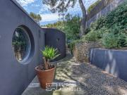 Appartement moderniste avec terrasse et pleine vue mer