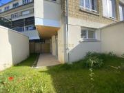 Appartement neuf situé à l'arrière de la rue...