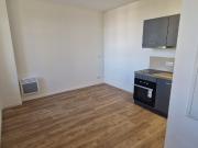 Appartement rénové avec cuisine équipée, chambre...