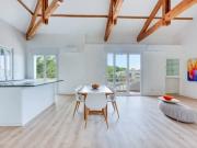 Appartement rénové avec extérieur et stationnement à Hyères