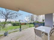 Appartement rénové avec grande terrasse et vue sur la...