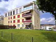 Appartement rénové de 3.5pc avec grand jardin de 240 m2!...