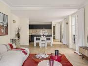 Appartement rénové Place du Marché Saint Honoré 72m²...
