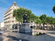 Appartement spacieux avec deux balcons au cœur urbain