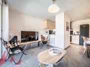 Appartement spacieux intégralement rénové d'une...
