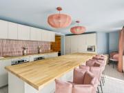 Location T16 à Montreuil, surface de 253m²