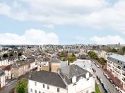 Appartement T3 avec 2 balcons, 2 garages et une place de...