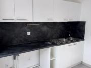 Appartement T3 en duplex avec balcon, parking et rangements