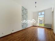 Appartement T3 lumineux et traversant en plein centre histor