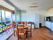 Appartement traversant rénové avec parking