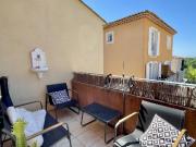 Appartement trois pièces dans résidence avec piscine à...