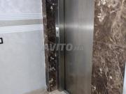 Appartement vide à louer dans une meuble kalme