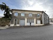 Local commercial, deux Appartements et un entrepôt