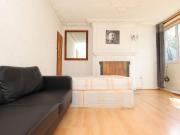 Appealing double bedroom with balcony in Whitechapel Has...