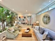 Apresentamos esta incrível casa com 379m², 4 quartos 2...