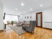 Apresento Te este excelente apartamento T3 em Ferreiros,...