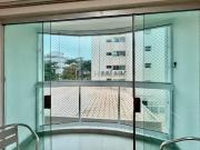 Aprtamento reformado com varanda na Praia da Enseada,...