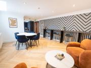 Apt 2, 17 21 Cookridge Street