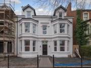 Apt 2, 35 Wellington Park