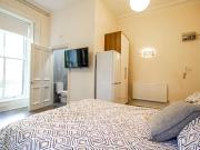 Apt 2, Clarendon House