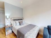 Apt 3, Ribbon Residence, 11 Woodhouse. Studio to rent...