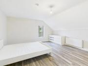 Apt 6, 12 Deramore Park